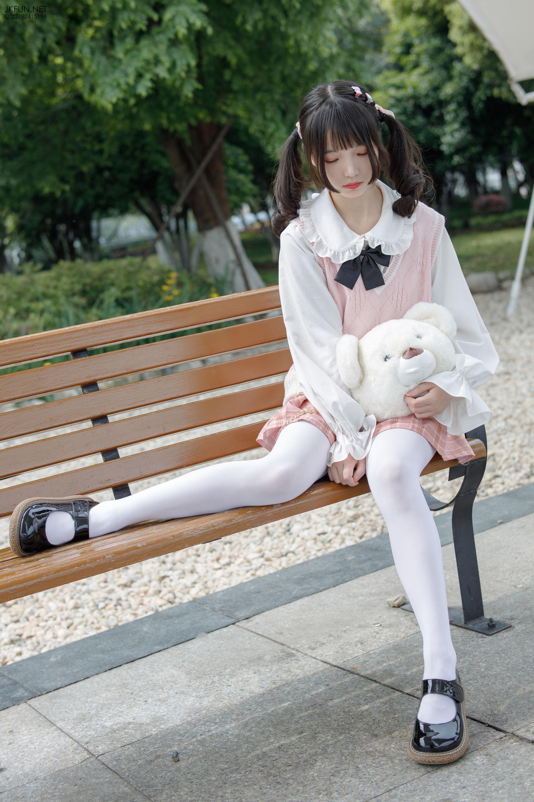 默陌《80D白丝》 [森萝财团] JKFUN-007 写真集(17)
