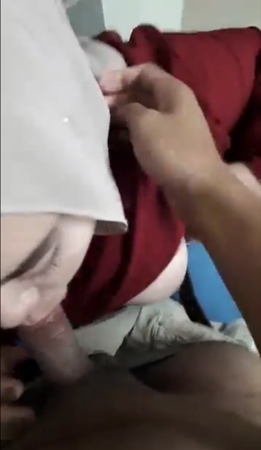 Hijab Cantik Nyepong di Toilet Kampus