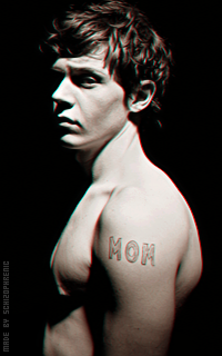 Evan Peters TLXdYmtV_o