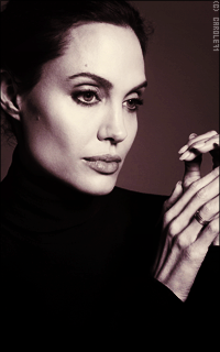 Angelina Jolie PQFgZWga_o