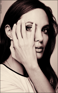 Angelina Jolie AVX7siMf_o