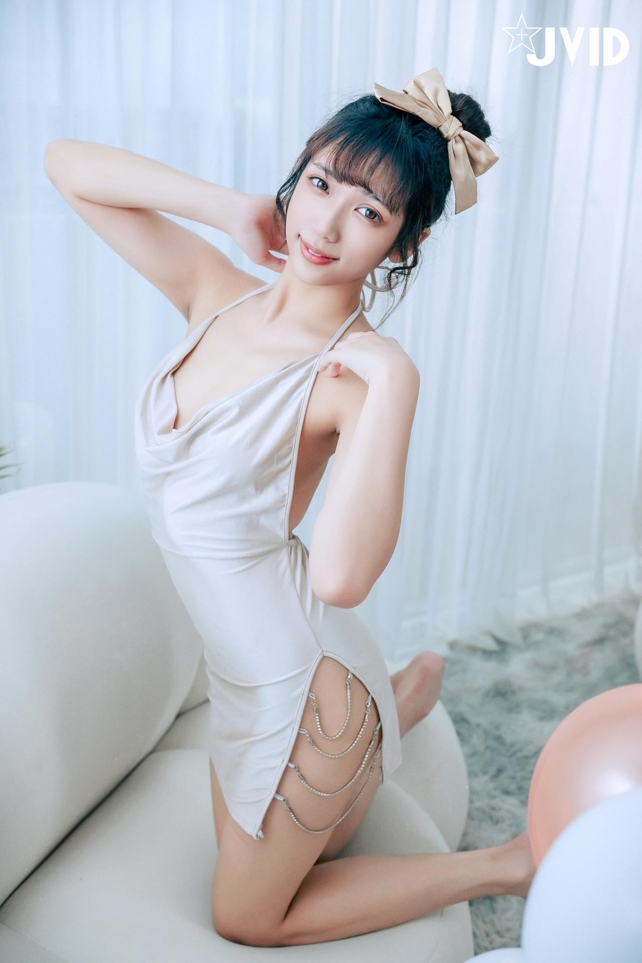 JVID 井野奈 & 肉包 – 色慾融合の閨蜜慶生派對 Set.01(8)