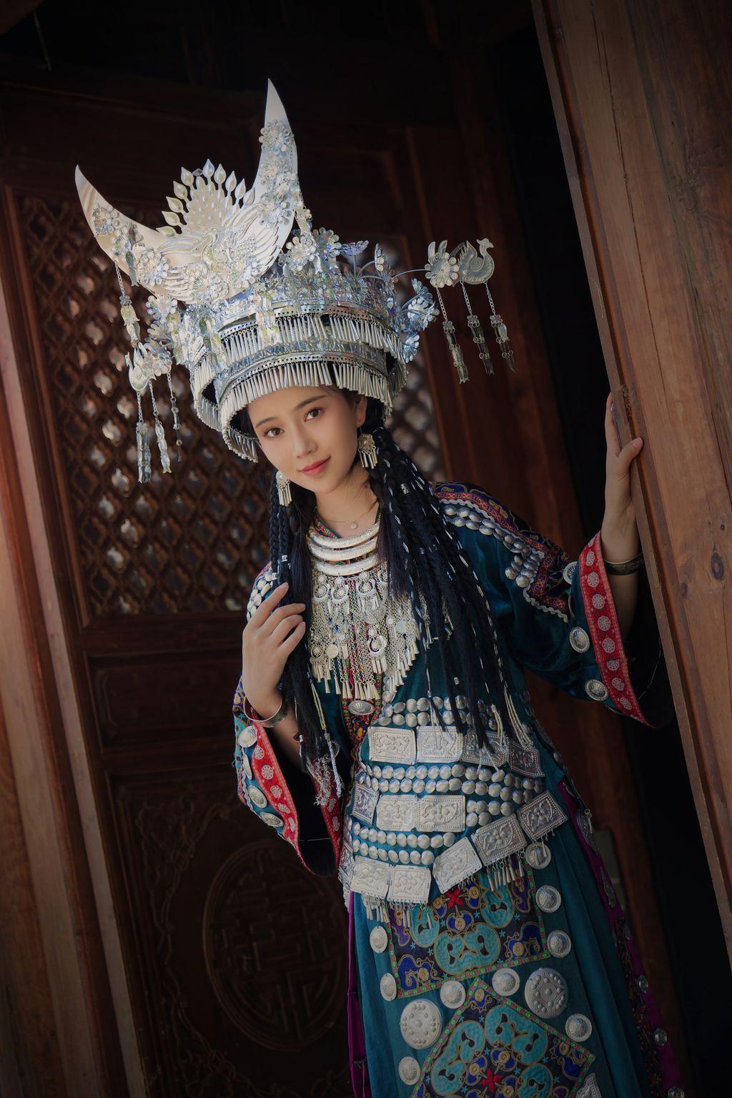 Coser@年年Nnian: 苗疆女孩 (50 photos)(47)