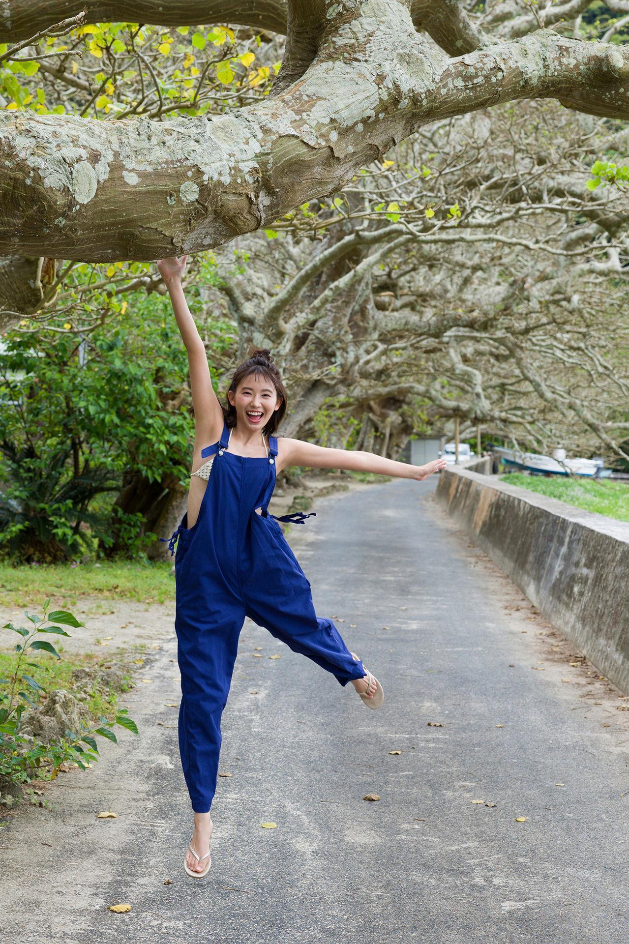 Nene Shida 志田音々, ファースト写真集アナザーバージョン 『ｎｅｎｅ－まるっとりっぷ－』 Set.05(1)