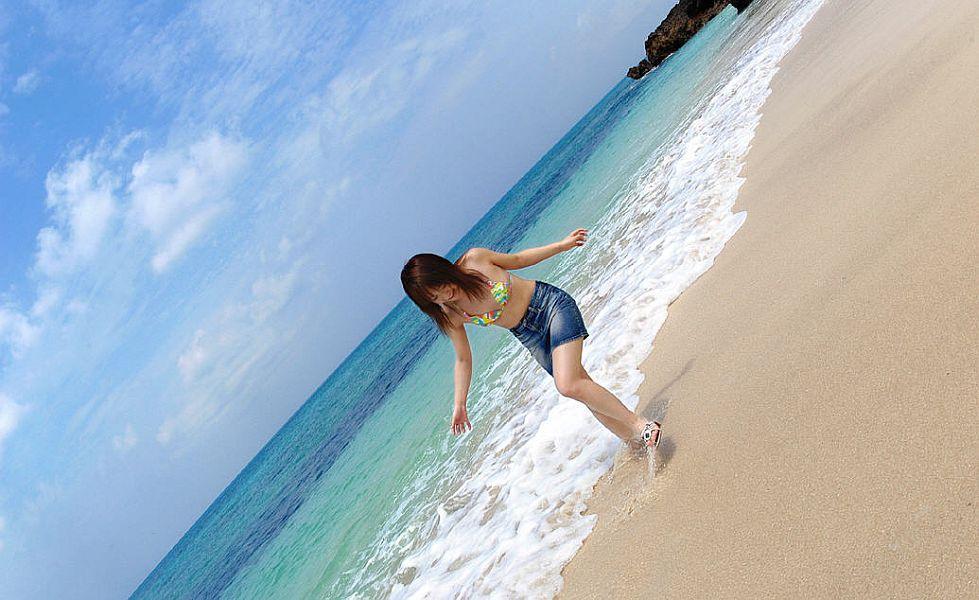 Japanese teen Chikaho Ito models non nude at the beach in a bikini(3)