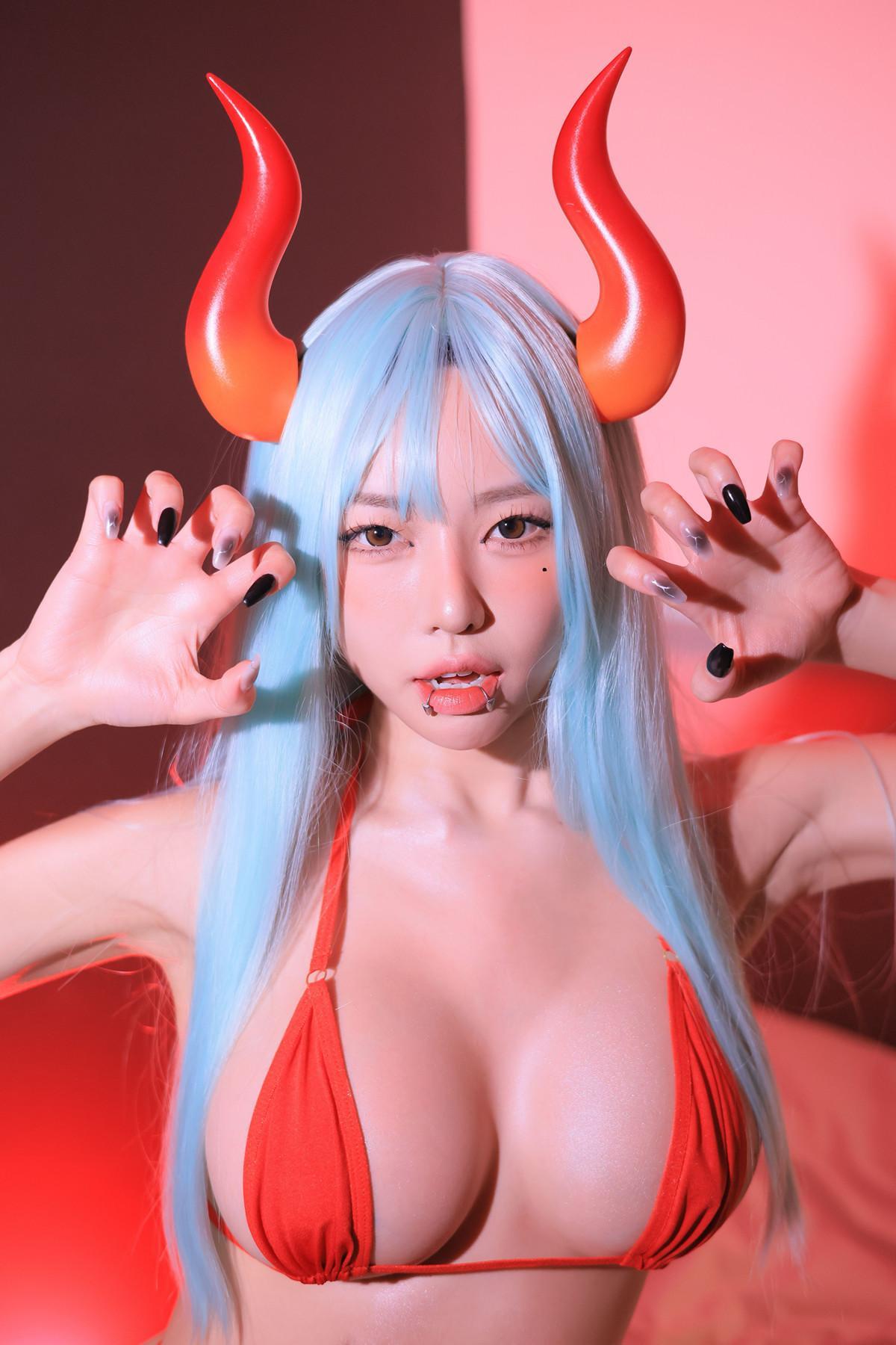 Dongeuran 동그란, PhotoBook 「Red Succubus」 Set.03(36)