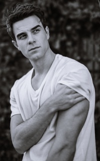 Nathaniel Buzolic 435HNCtB_o