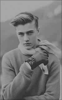 Lucky Blue Smith Rxj2Xi8b_o