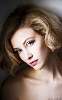 Sarah Gadon  AZs39GOf_o