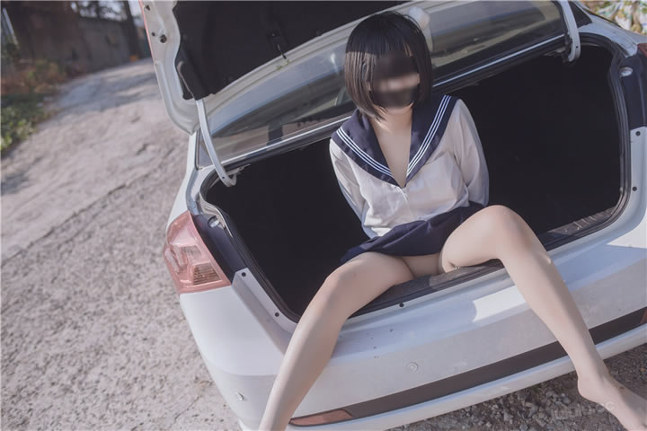 Internet celebrity beauty Youbao three years old-kidnapped JK plug into the trunk without holy light human body photo 2 10