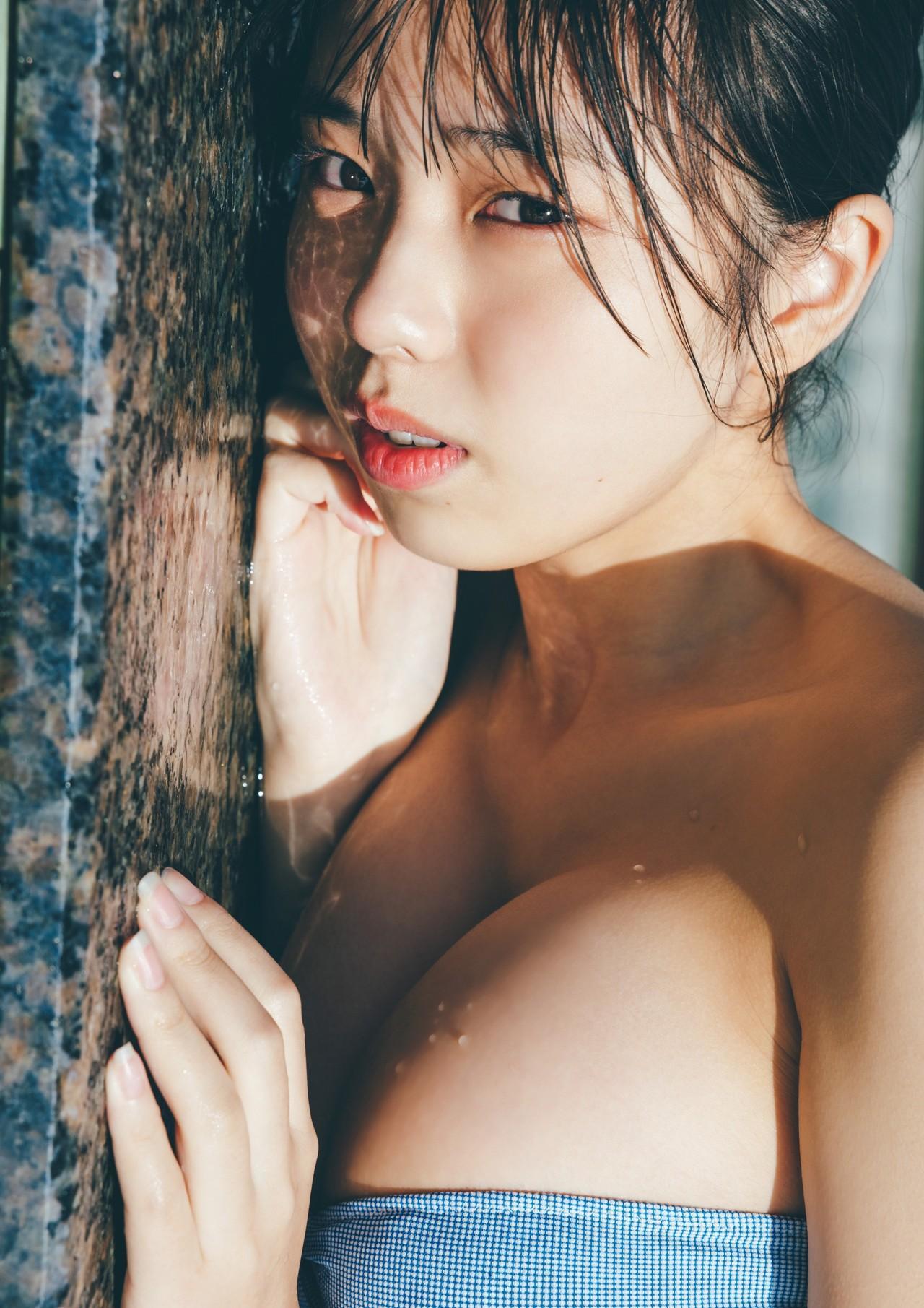 Hina Kikuchi 菊地姫奈, デジタル写真集 「moment」 Set.02(16)