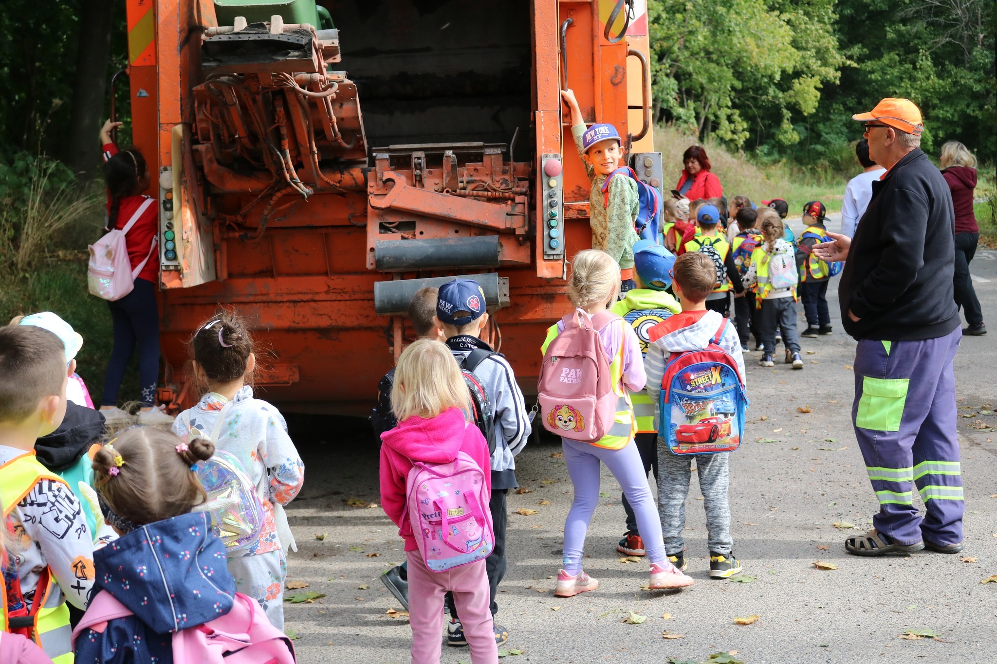 Dzieci z przedszkola na akcji #SprzątamyDlaPolski