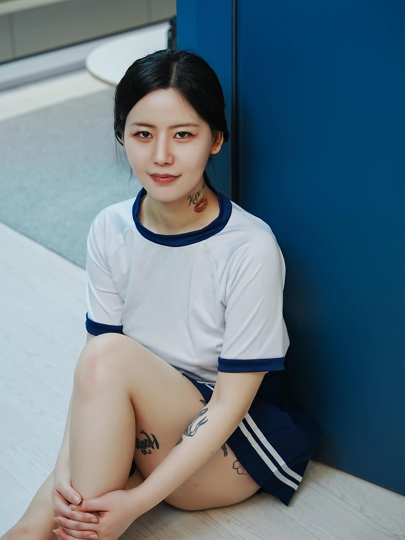 Choi Ri 최리, Photobook Vol.01 「Bloomers」 Set.01(12)