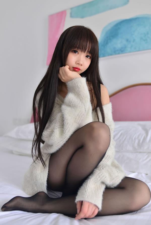 雪琪Cosplay–毛衣少女粉嘟嘟小嘴可爱写真(21)