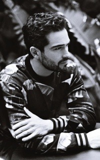 Alfonso Herrera LL5WAmlx_o