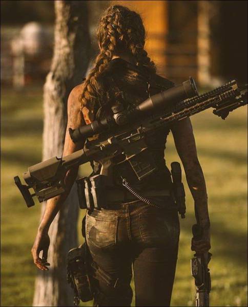 WOMEN WITH WEAPONS...10 MHUBq91O_o