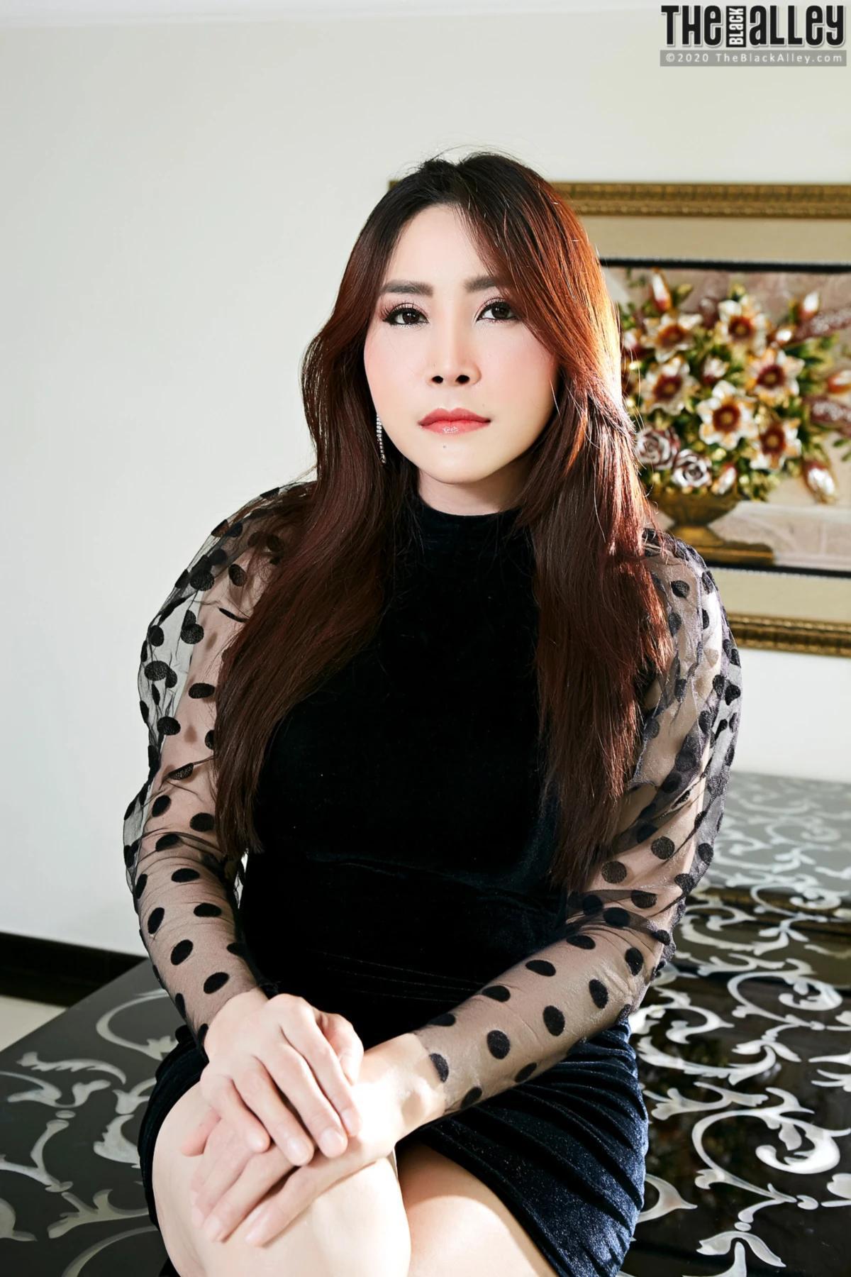 Olivia The Black Alley Photobook Set.18(9)