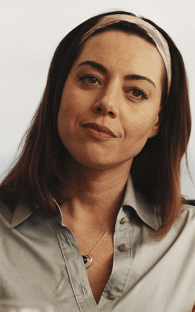 Aubrey Plaza ZuCG5SVX_o