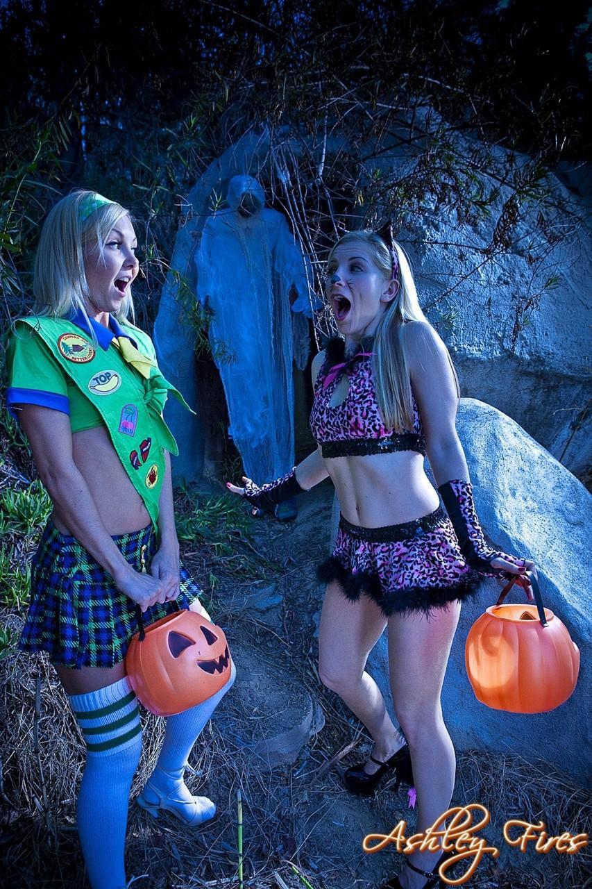 Naughty blonde chicks Aaliyah Love and Ashley Fires celebrating Halloween(2)