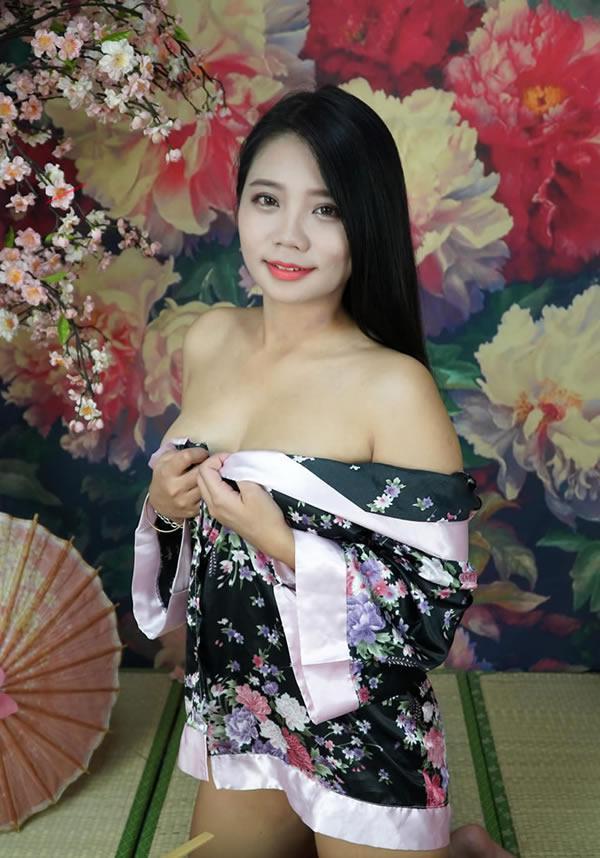 漂亮大奶美模Jessica和服樱花私拍无圣光套图(18)