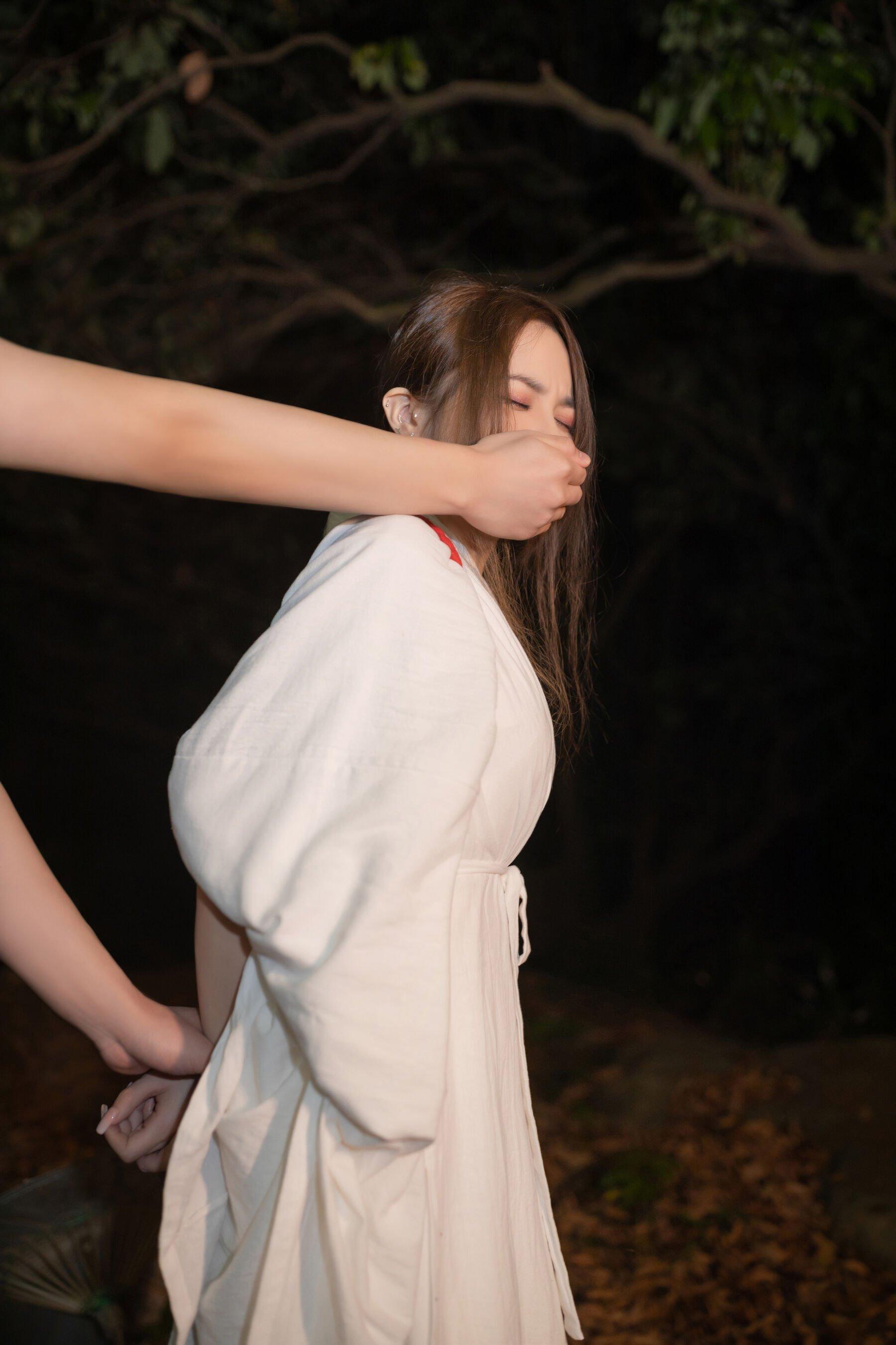 未分类性感写真 鱼子酱Fish《小树林的故事》(2)