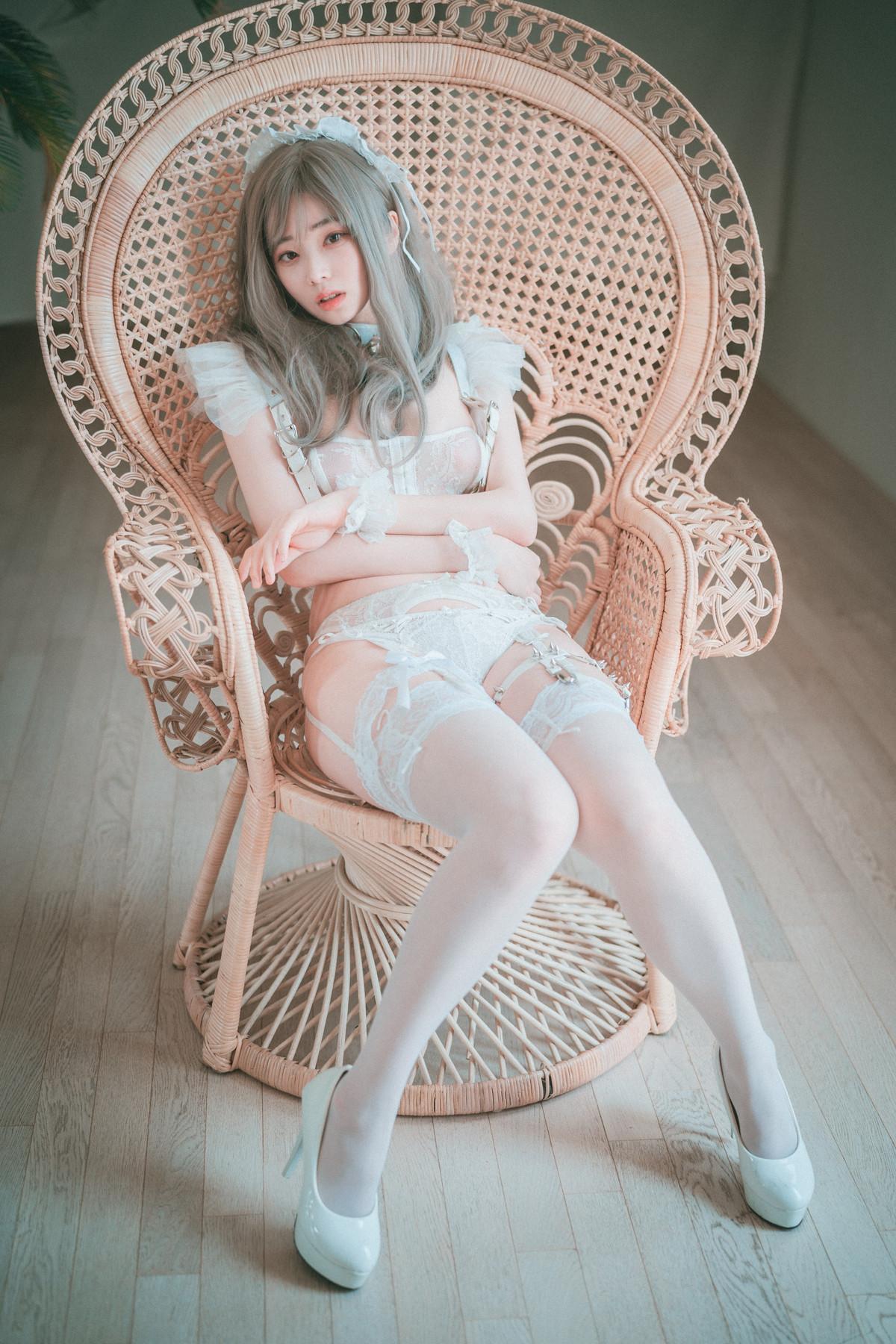 Bambi 밤비, DJAWA ‘Reine de Blanc’(41)