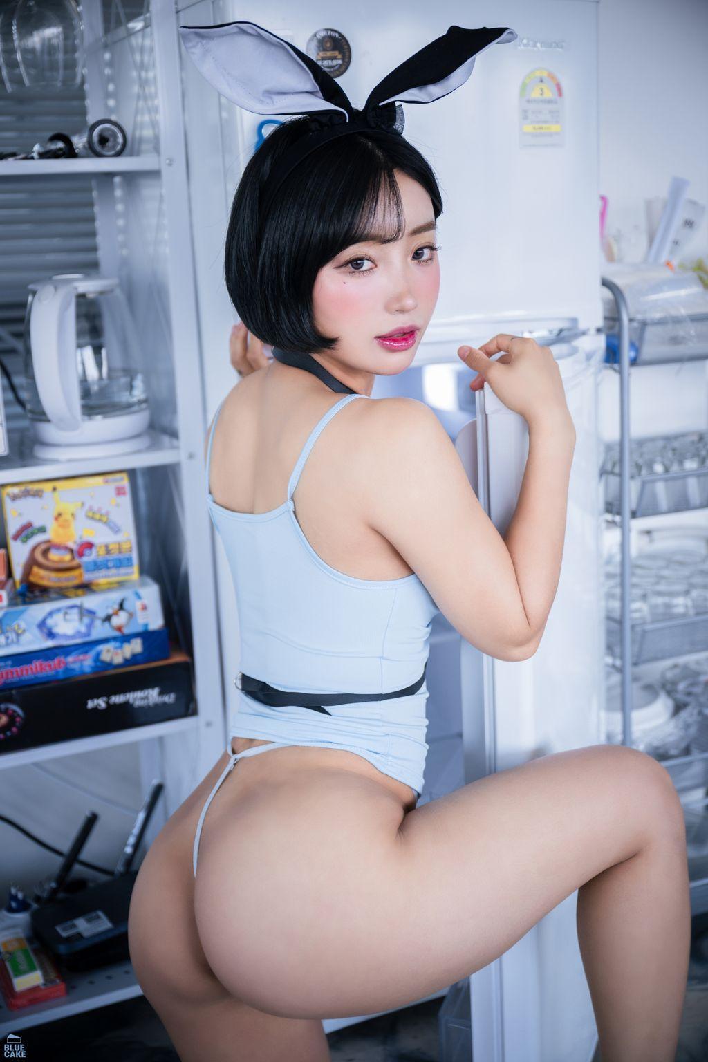 [BLUECAKE] Booty Queen: Rabbit Sky RED+ (49 photos)
