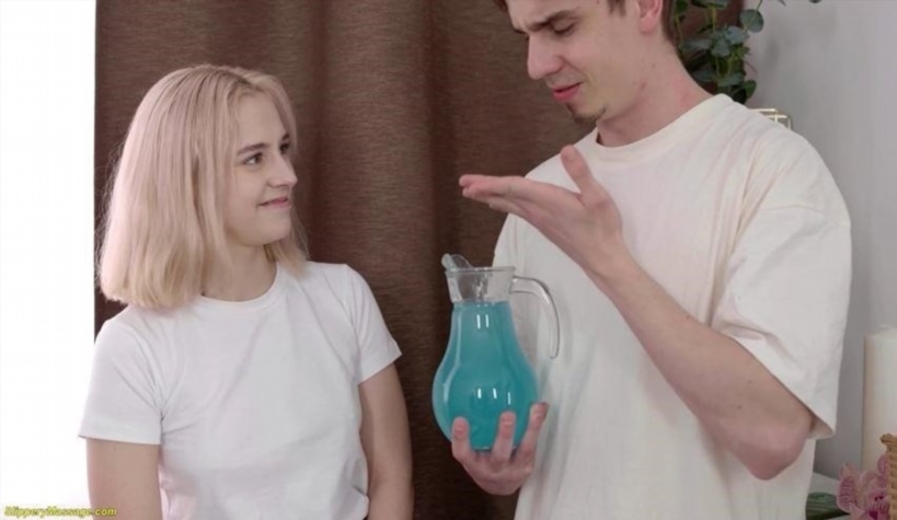 Molly Cute - Slippery Flexi Anal 480p