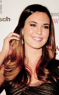 Odette Annable  BUh92jYn_o