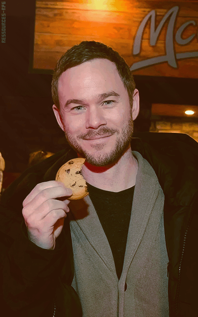 Aaron Ashmore JTehpys6_o