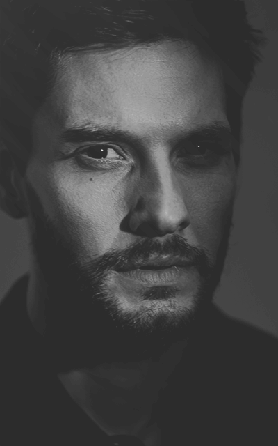 Ben Barnes - Page 2 HjDjIeHi_o