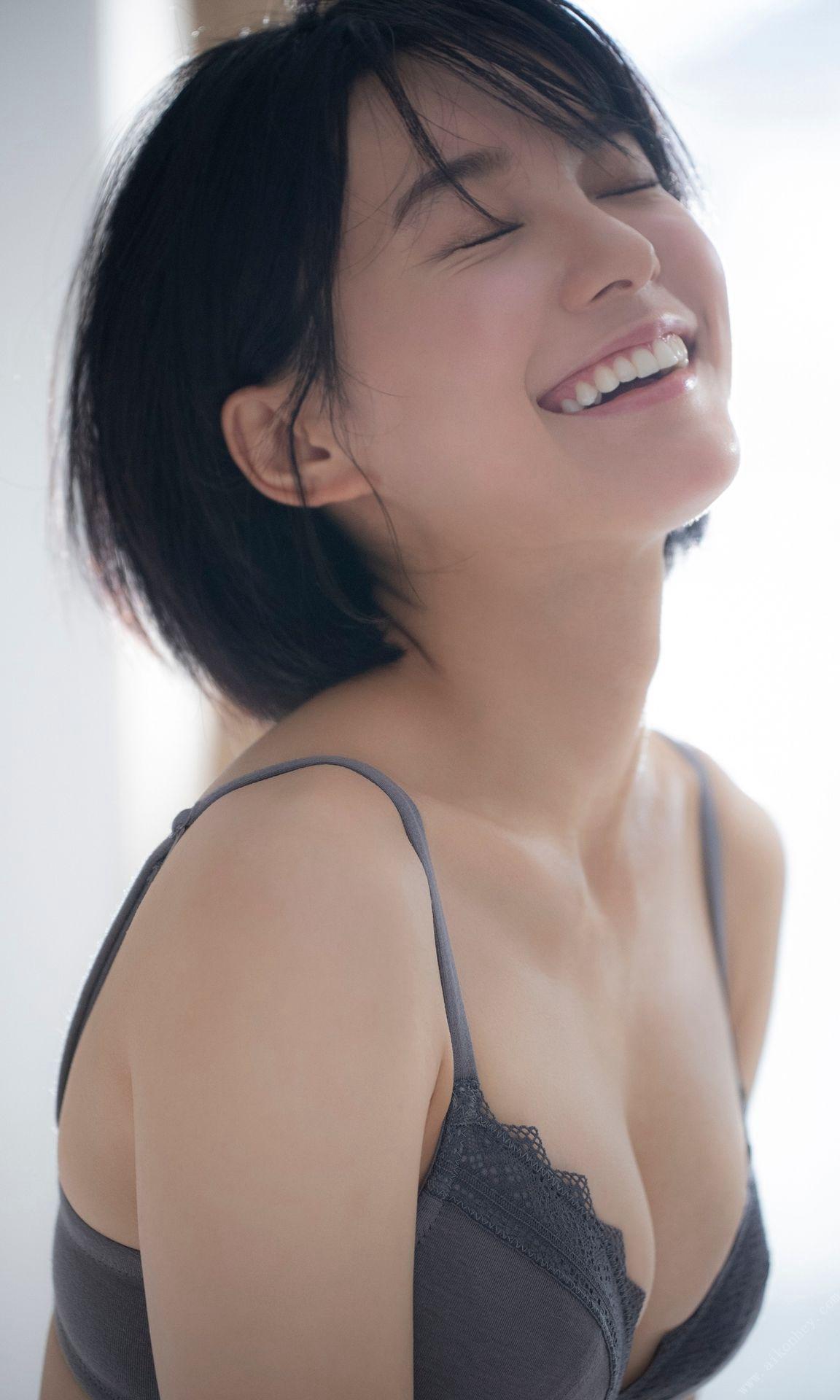 Momoko Arata 新田桃子, 週プレ Photo Book 「ドンブラ一人三役女優、初グラビア」 Set.02(9)