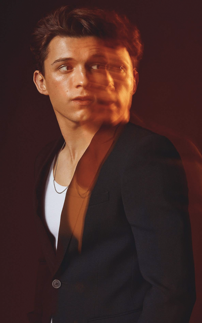 Tom Holland Wpi9xZIz_o