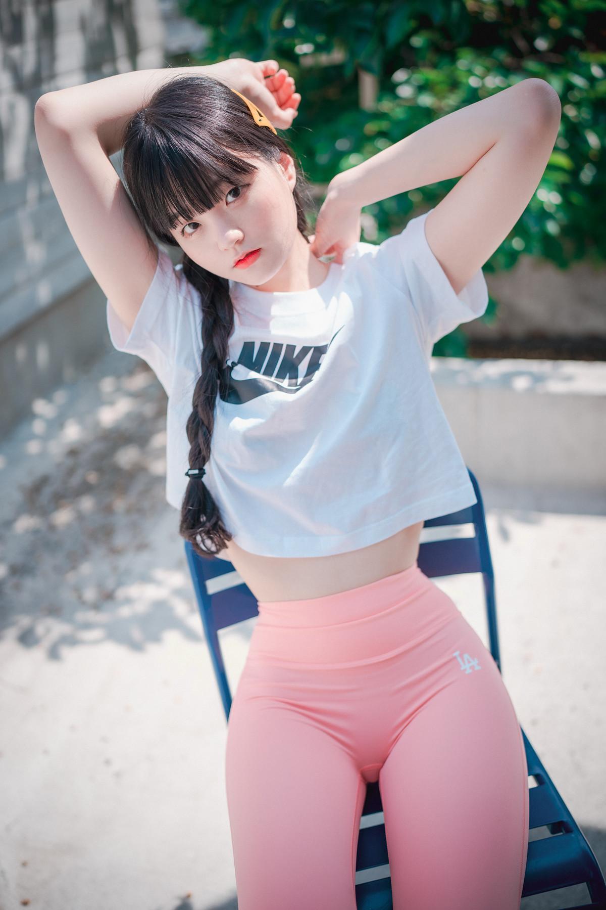 Jeong Jenny 정제니, DJAWA ‘Loose and Tight Pink’ Set.02(12)