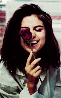 Selena Gomez GPp9xmEM_o