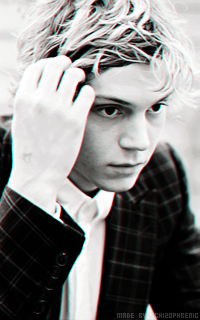 Evan Peters JD21ygHm_o