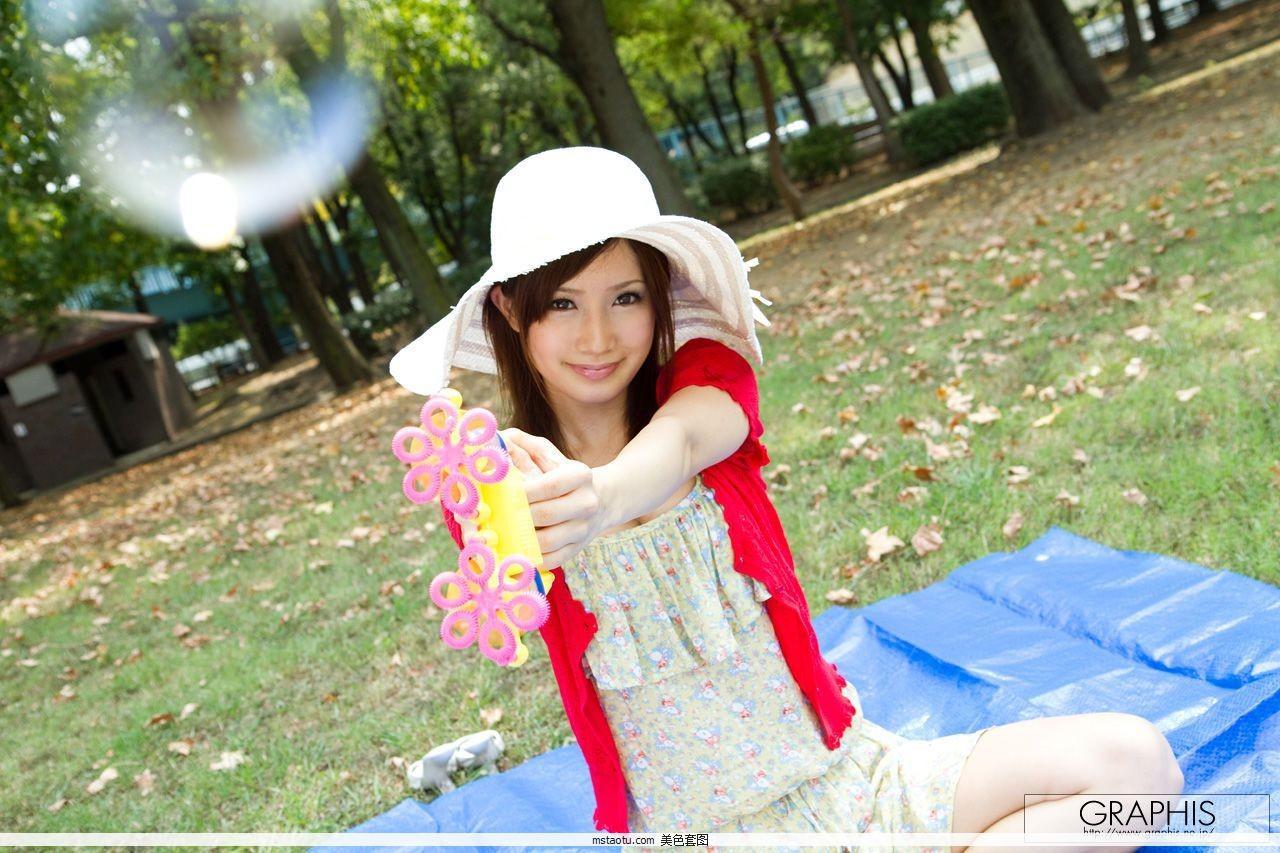 [日本Graphis写真] Gals No.259 Minami Kojima 小島美 《KOJIMiiiiiNA!》(2)