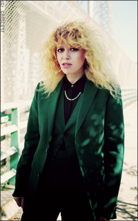 Natasha Lyonne Qr4a6hC9_o