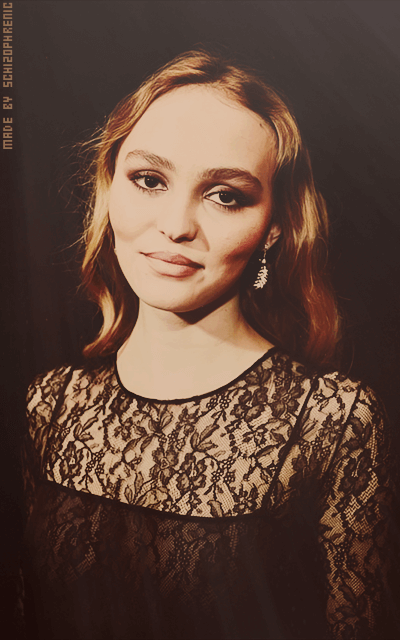 Lily-Rose Depp GylhcQ5N_o