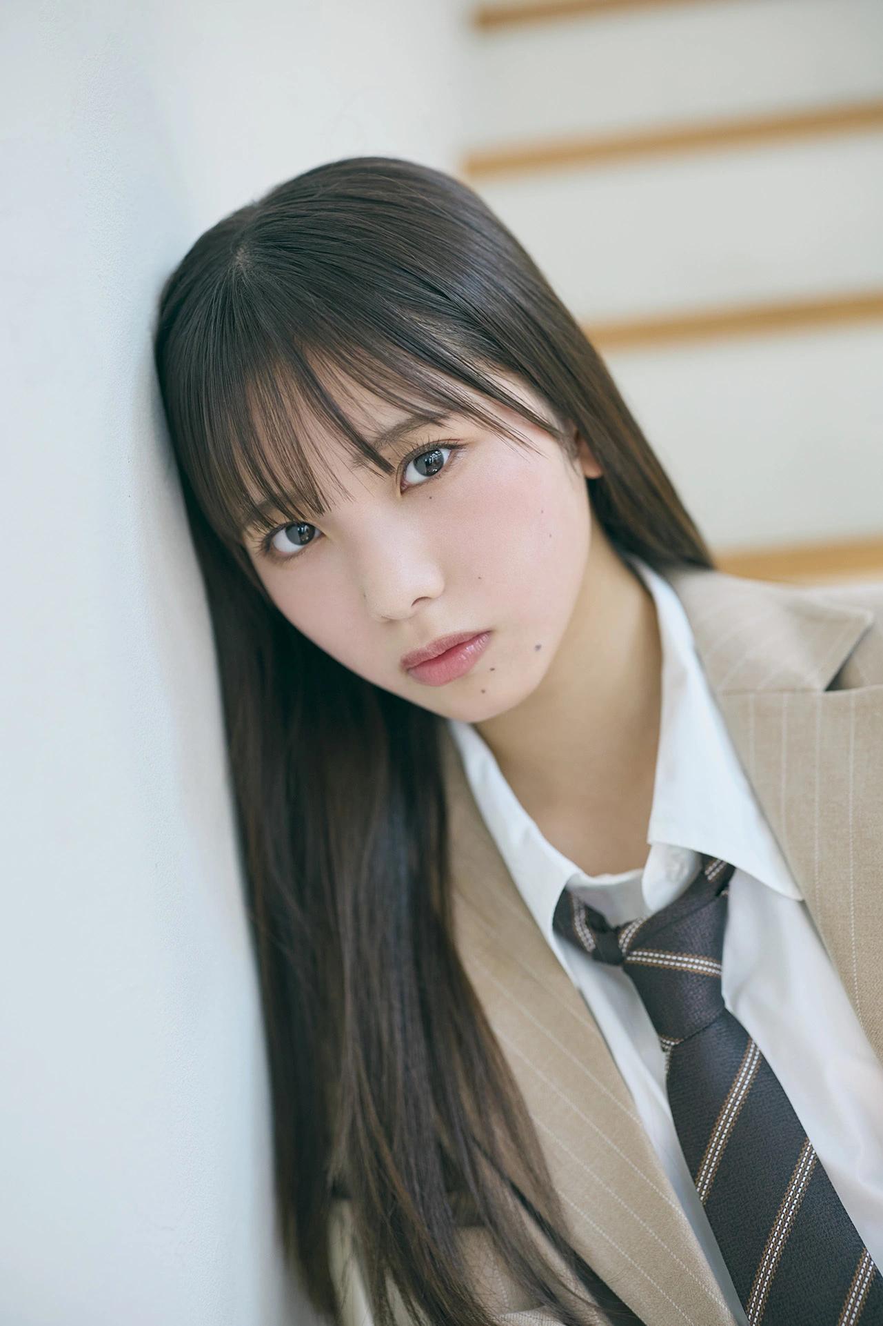 Izuki Shimoda 下田衣珠季, Young Magazine 2025 No.44 (ヤングマガジン 2025年44号)(15)