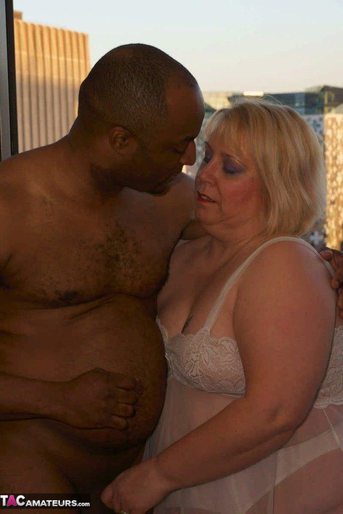 Obese housewife Lexie Cummings blows a black man on balcony before fucking(6)