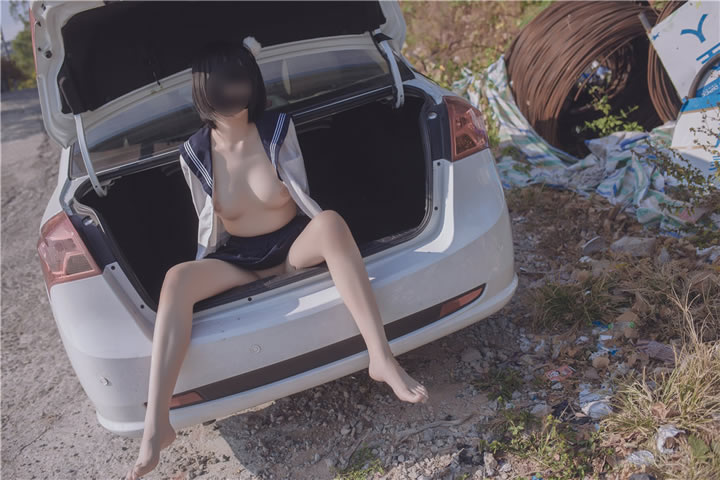 Internet celebrity beauty Youbao three years old-kidnapped JK plug into the trunk without holy light human body photo 2 15