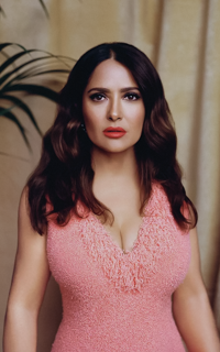 Salma Hayek D5a8oUEc_o