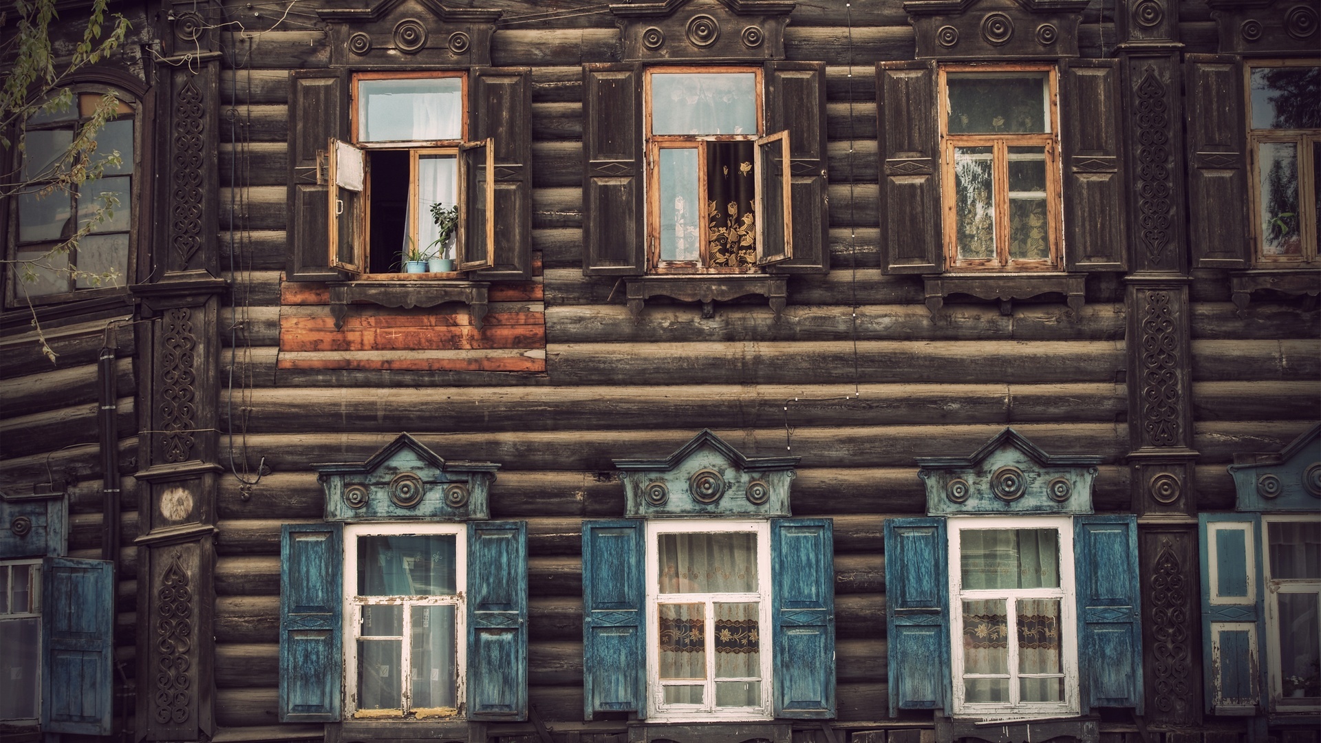 91 Siberian Wooden Houses [1920x1080]