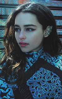 Emilia Clarke OtJUwEr0_o