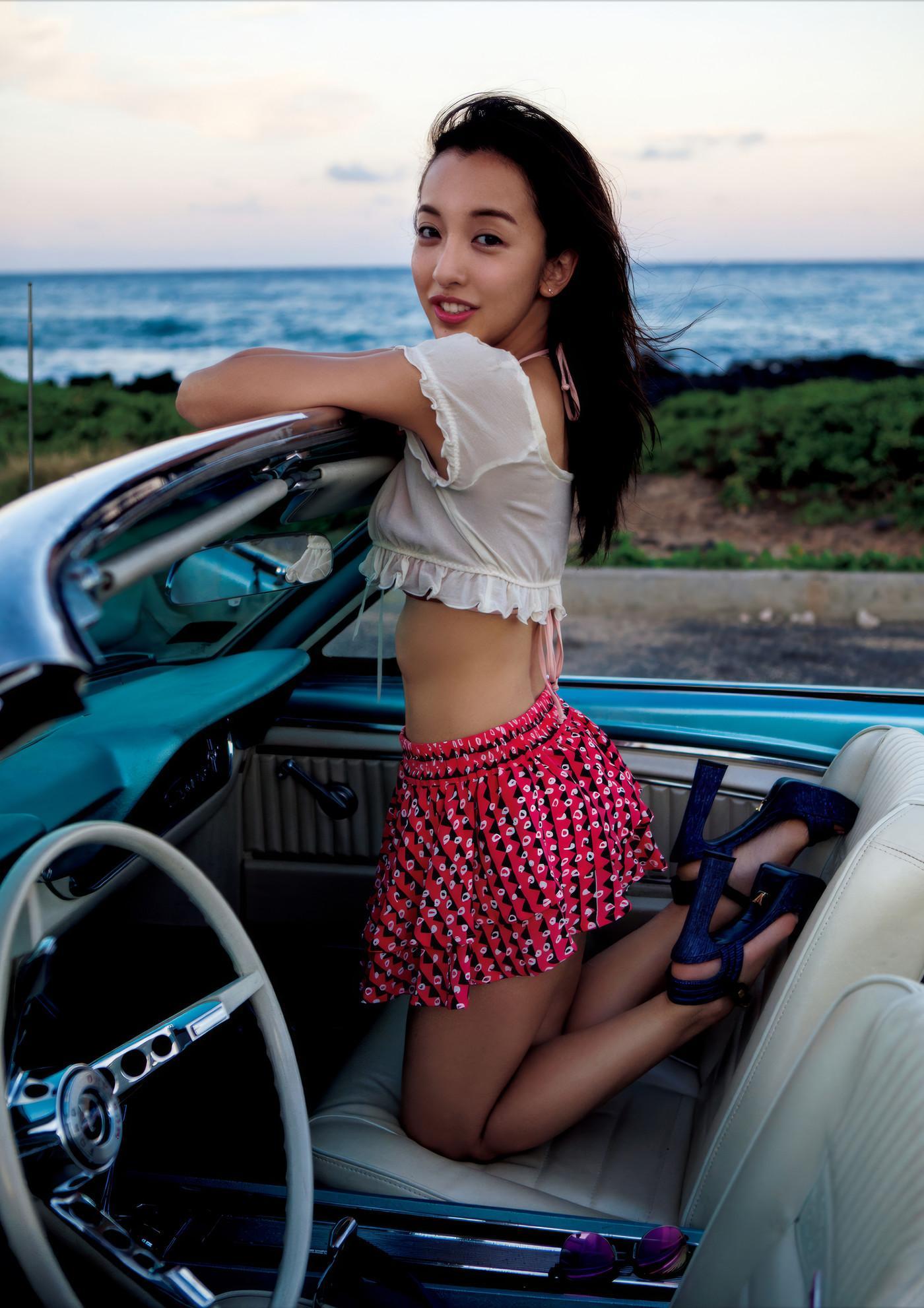 Tomomi Itano 板野友美, 写真集 「release」 Set.03(1)