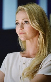 Johanna Braddy UpeWEWbx_o