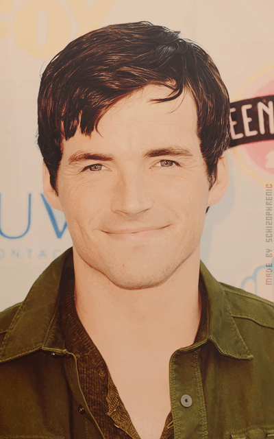 Ian Harding IIoj7BAR_o