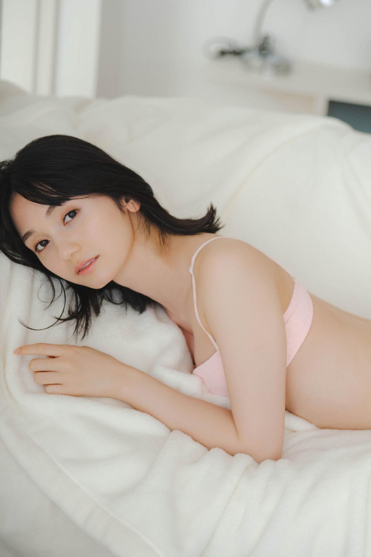 Fuuka Kumazawa 熊澤風花, ＦＲＩＤＡＹデジタル写真集 『二十歳になったから』 Set.01(27)