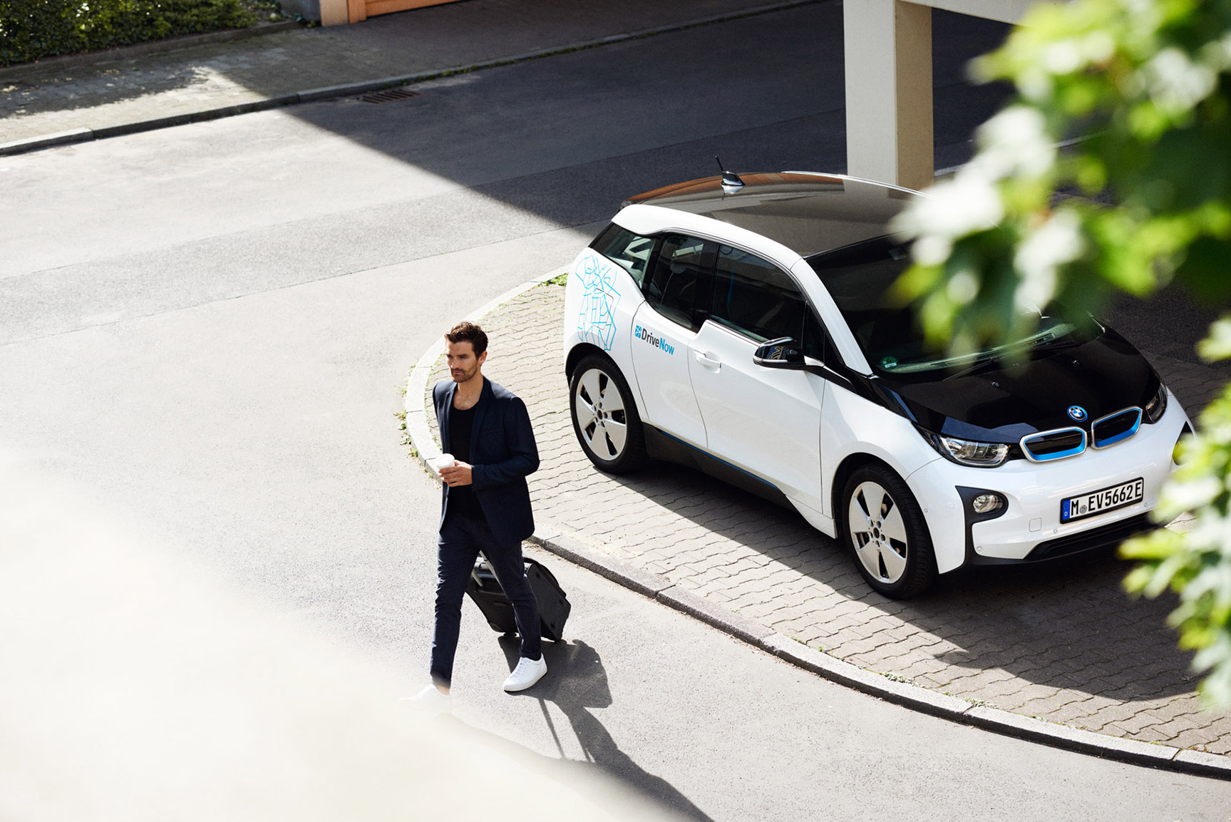 DriveNow BMW / Marilena and Shane Benson by Maximilian Motel DriveNow BMW / Marilena and Shane Benson by Maximilian Motel